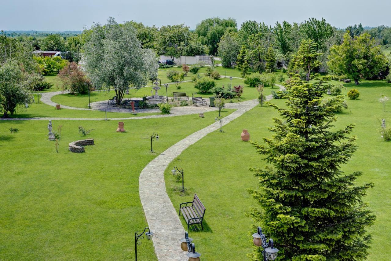 Club Insieme Grand Resort Potlogi Zewnętrze zdjęcie