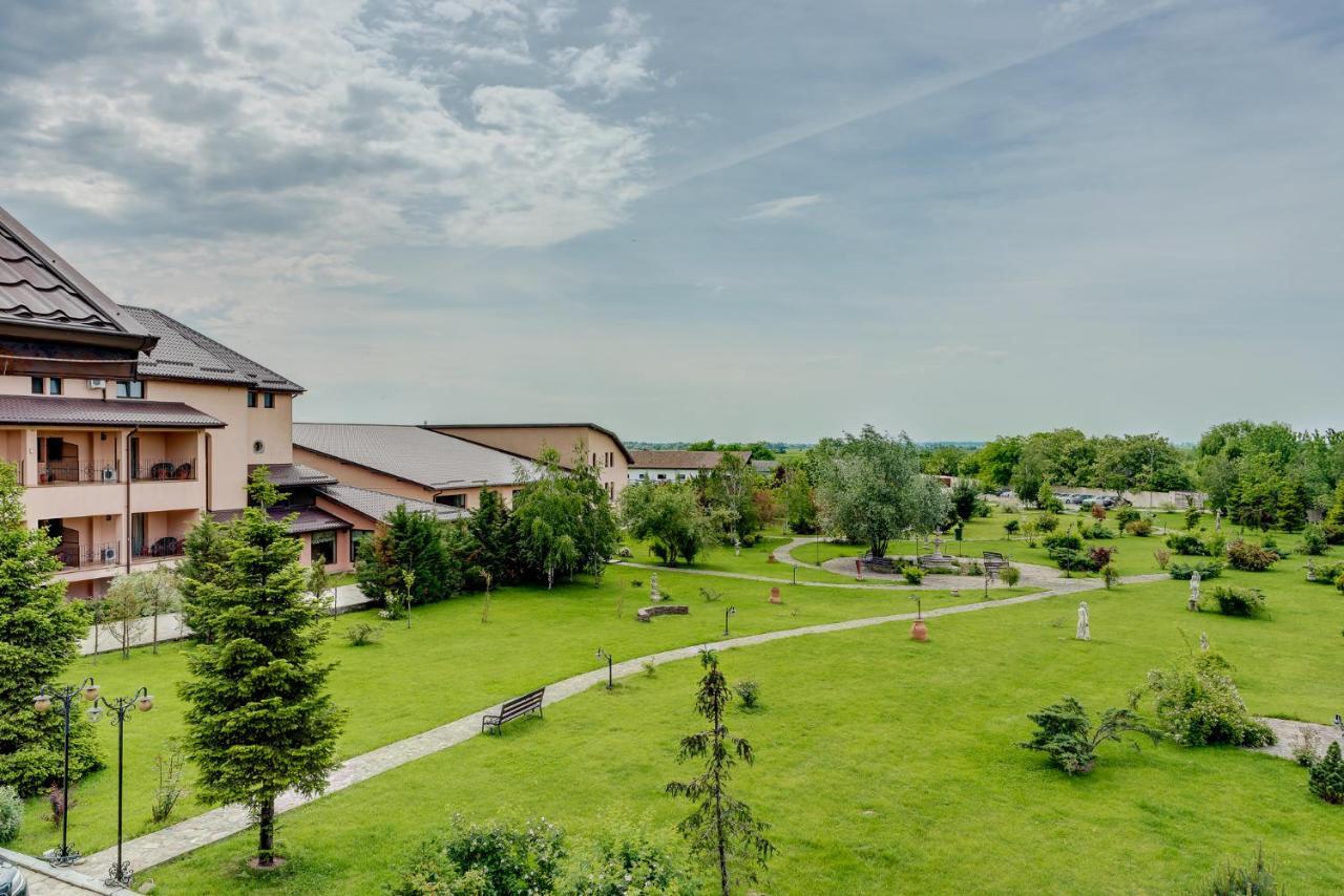 Club Insieme Grand Resort Potlogi Zewnętrze zdjęcie
