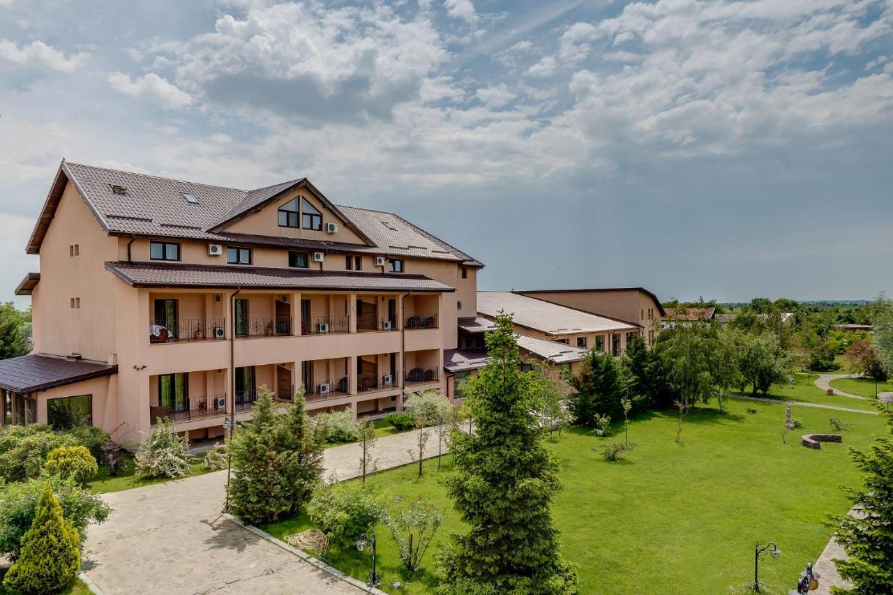 Club Insieme Grand Resort Potlogi Zewnętrze zdjęcie