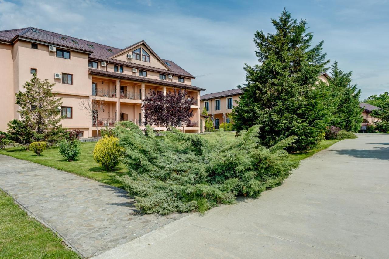 Club Insieme Grand Resort Potlogi Zewnętrze zdjęcie