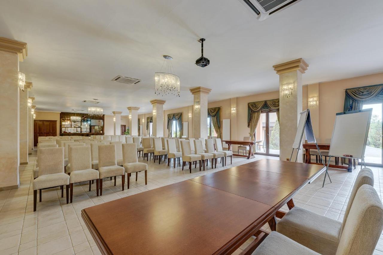 Club Insieme Grand Resort Potlogi Zewnętrze zdjęcie