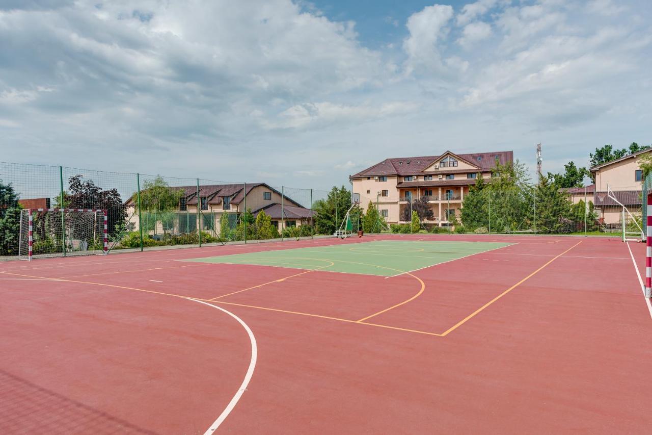 Club Insieme Grand Resort Potlogi Zewnętrze zdjęcie