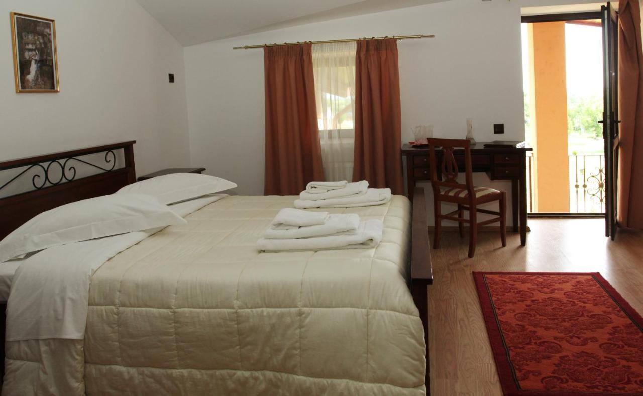 Club Insieme Grand Resort Potlogi Zewnętrze zdjęcie