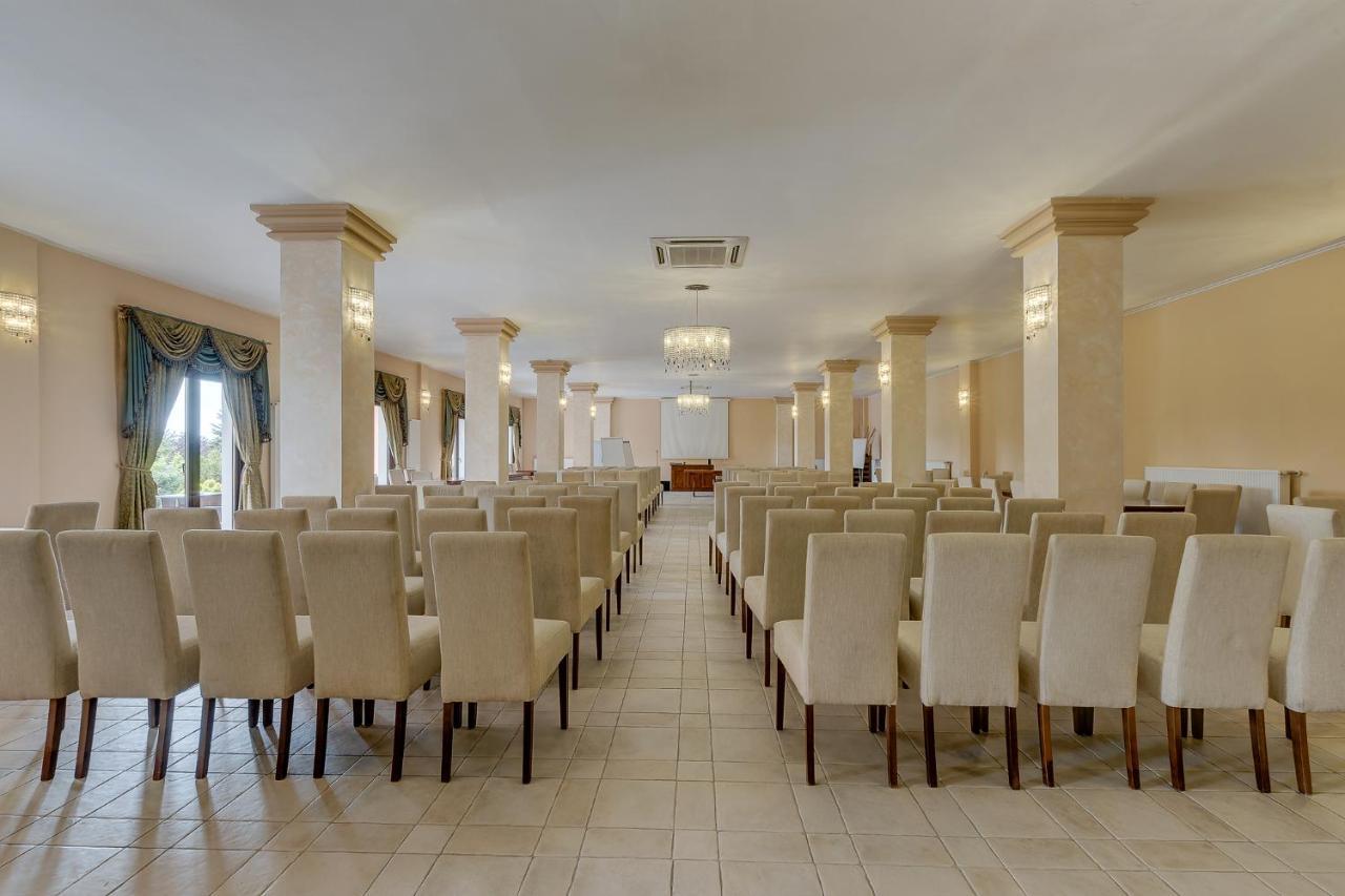 Club Insieme Grand Resort Potlogi Zewnętrze zdjęcie