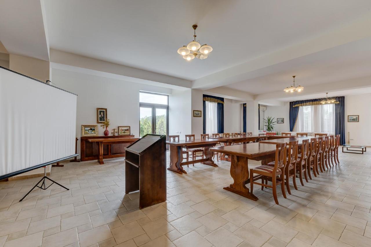Club Insieme Grand Resort Potlogi Zewnętrze zdjęcie