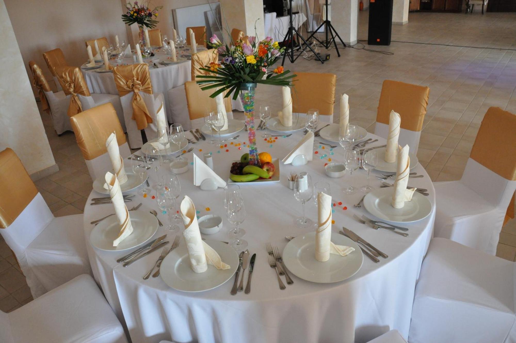 Club Insieme Grand Resort Potlogi Zewnętrze zdjęcie