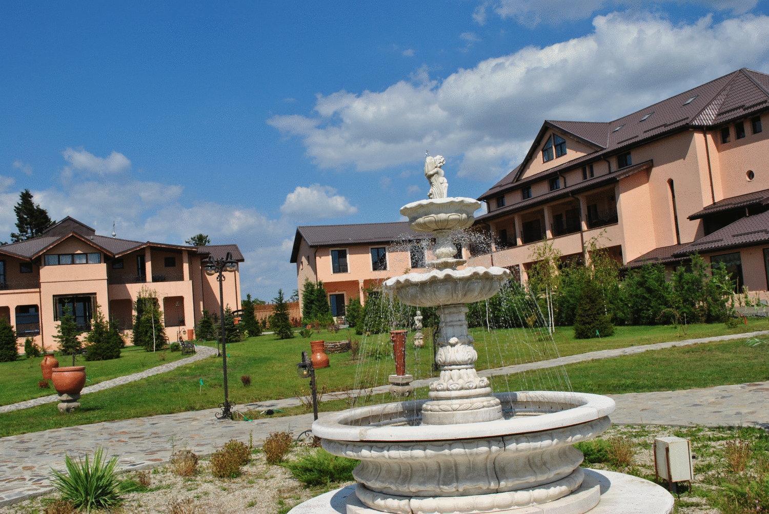 Club Insieme Grand Resort Potlogi Zewnętrze zdjęcie