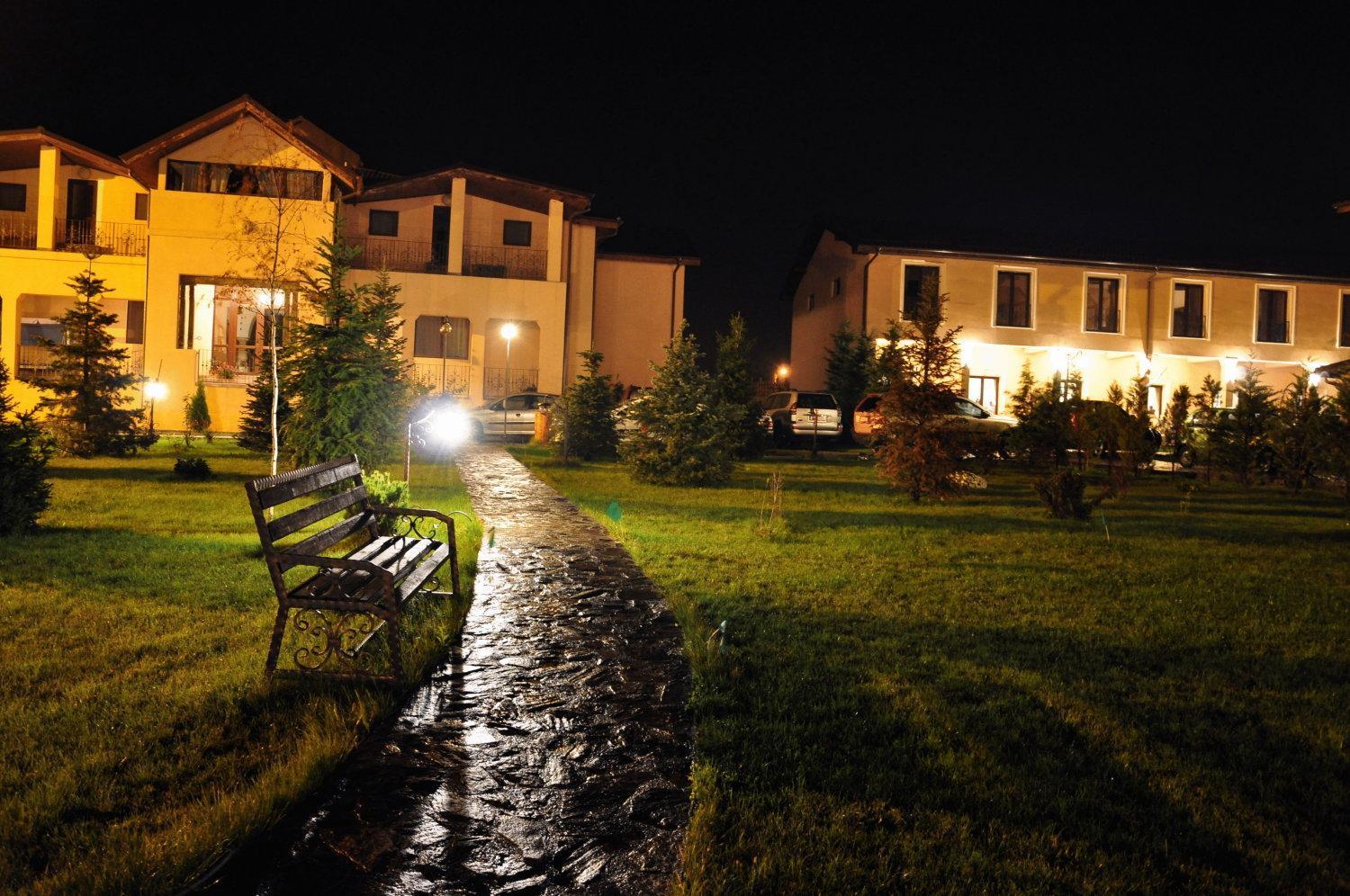 Club Insieme Grand Resort Potlogi Zewnętrze zdjęcie