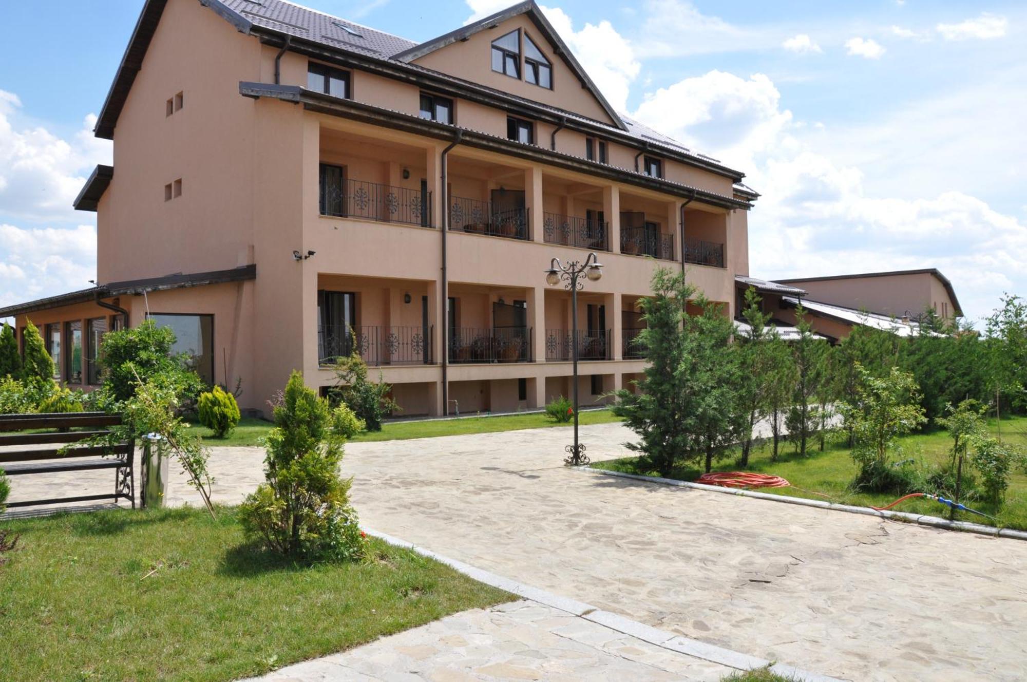 Club Insieme Grand Resort Potlogi Zewnętrze zdjęcie