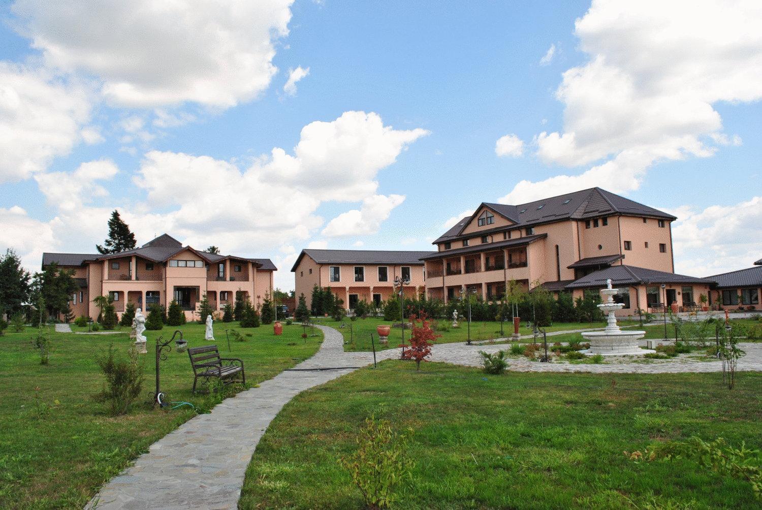 Club Insieme Grand Resort Potlogi Zewnętrze zdjęcie
