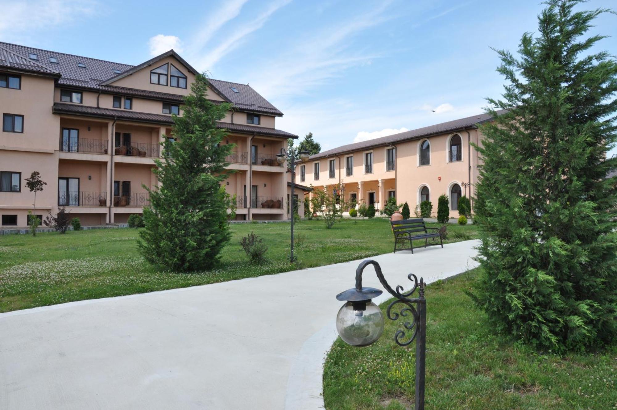 Club Insieme Grand Resort Potlogi Zewnętrze zdjęcie